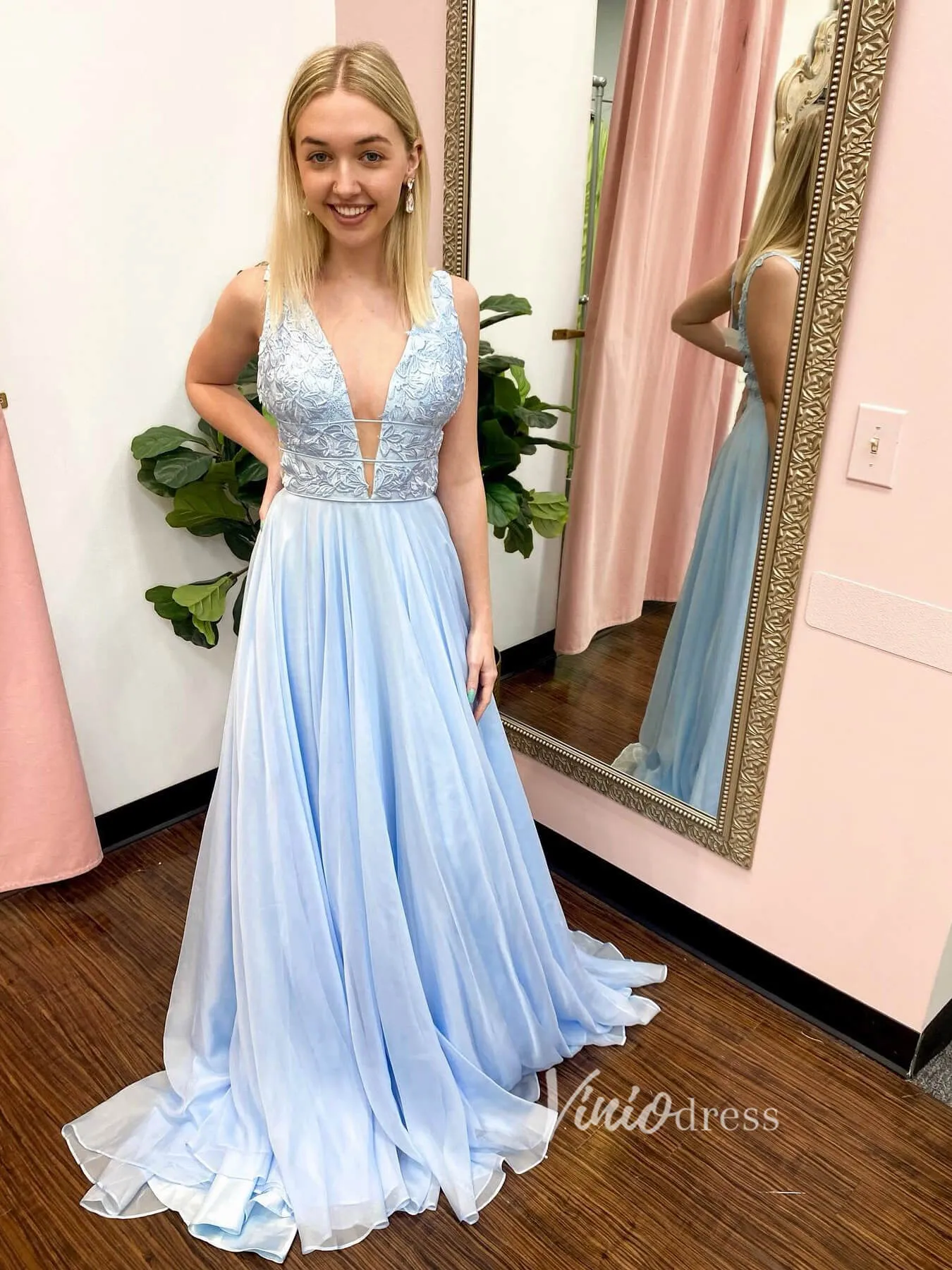 Light Blue Chiffon Prom Dresses Plunging V-Neck FD2713